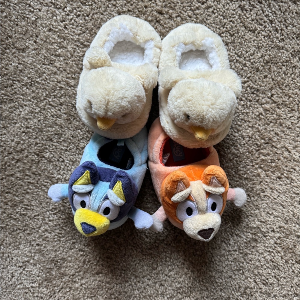 Bluey and Duck Kids Plush Slippers Bundle - Picture 2 of 3